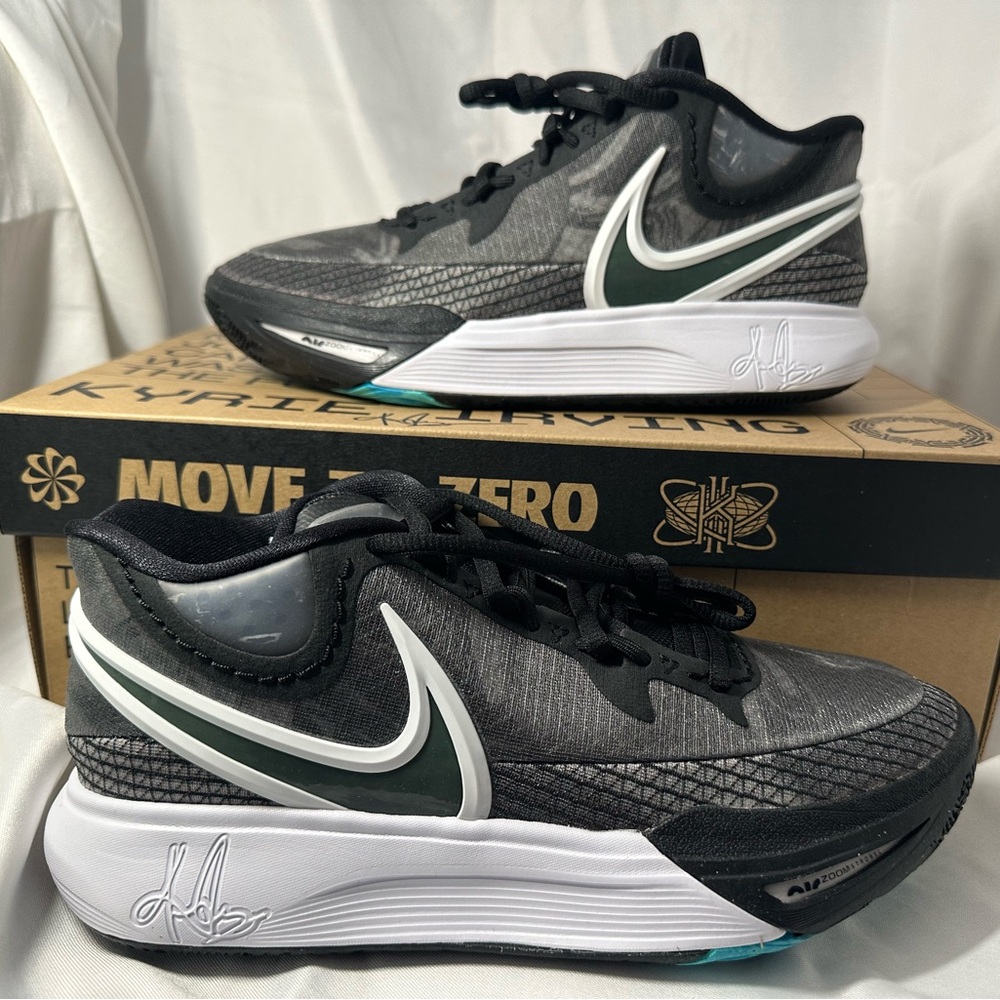 Nike Kyrie Irving Orca Sneakers